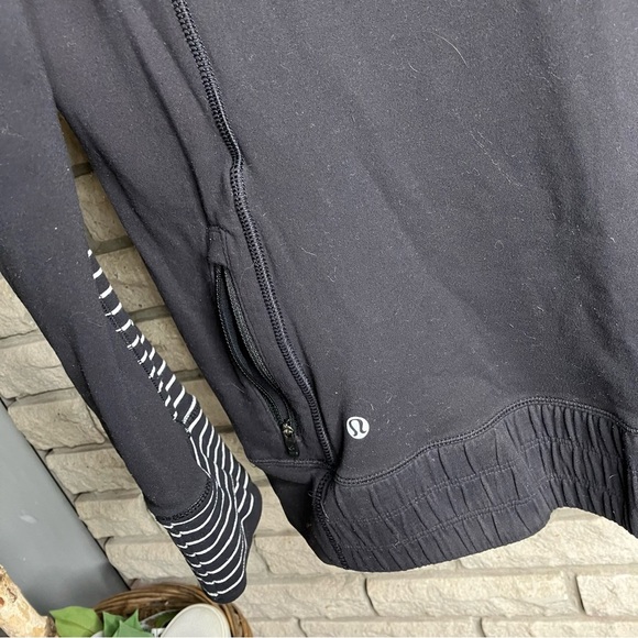 Lululemon Think Fast Hoodie
Parallel Stripe Black White / Black - Picture 6 of 7